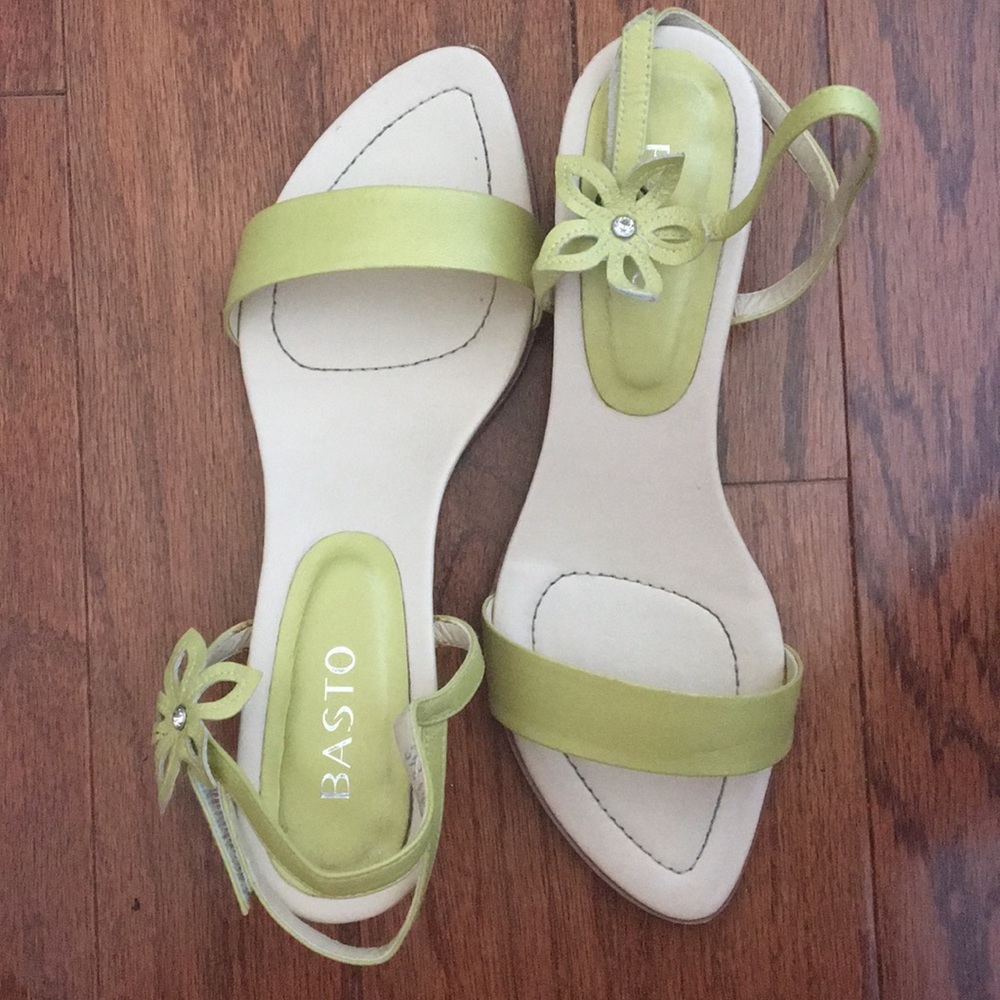 Basto adorable flower 🌸 low heels